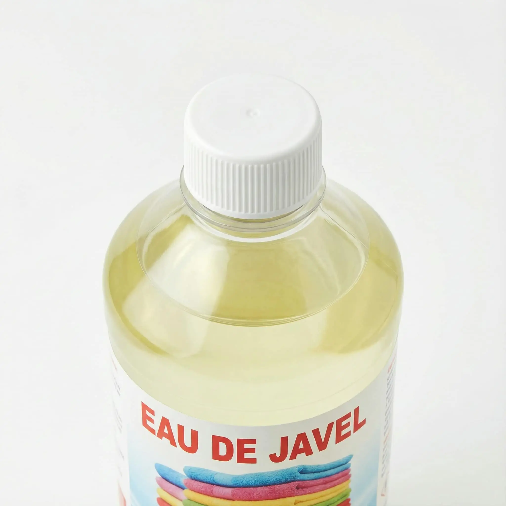 vue de dessus d’une bouteille de produit désinfectant ménager